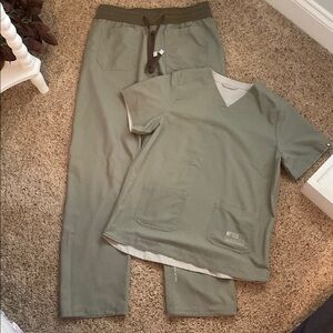 FIGS Reversible Scrub Set